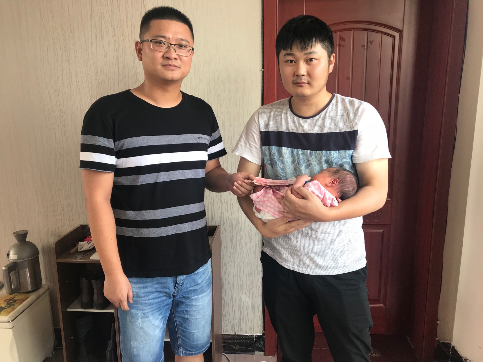 肖坤家生千金,工会慰问,180819.jpg 肖坤家生千金,工会慰问,180819.jpg