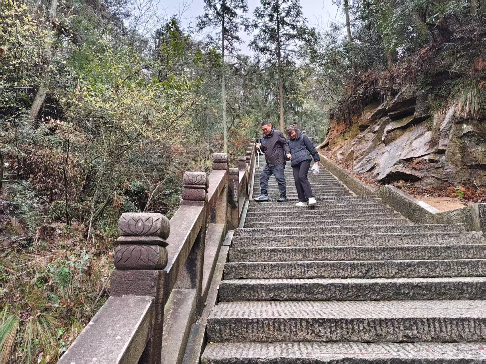 2-10，顾民下山.jpg