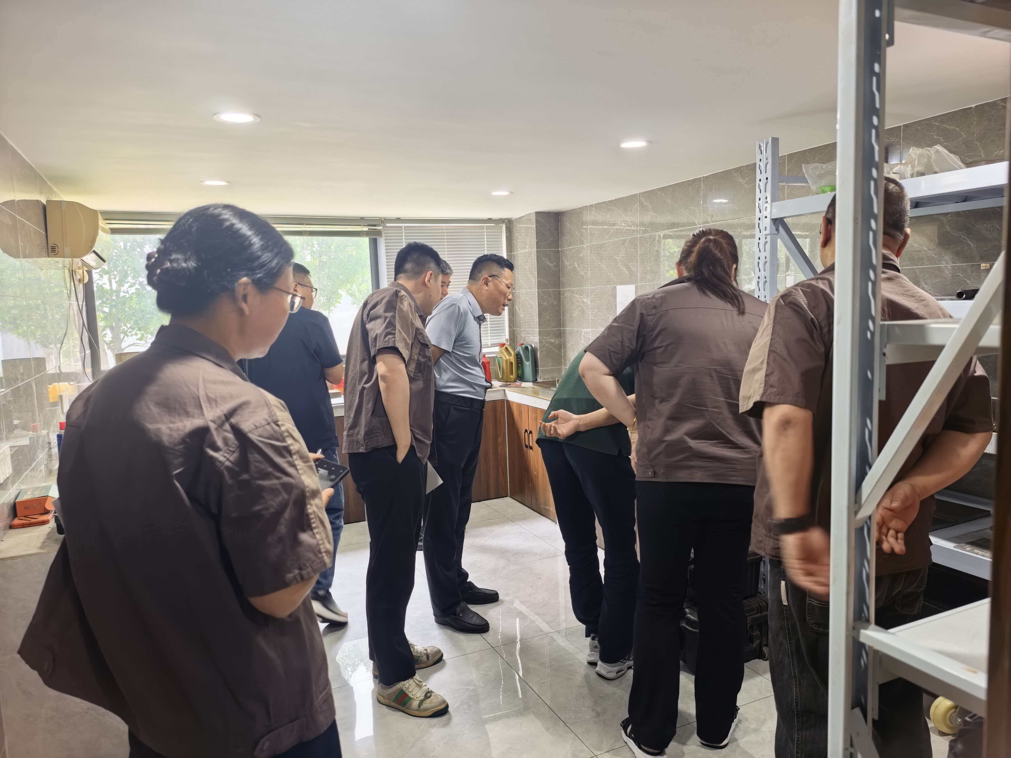 4，参观实验室-1.jpg